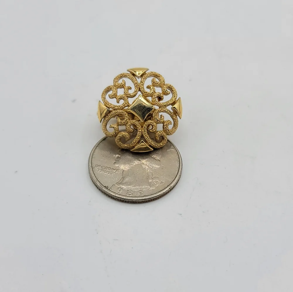 Avon Precious Pretenders Clip On Earrings Textured Filigree Scrollwork 70s Vtg - Picture 9 of 10